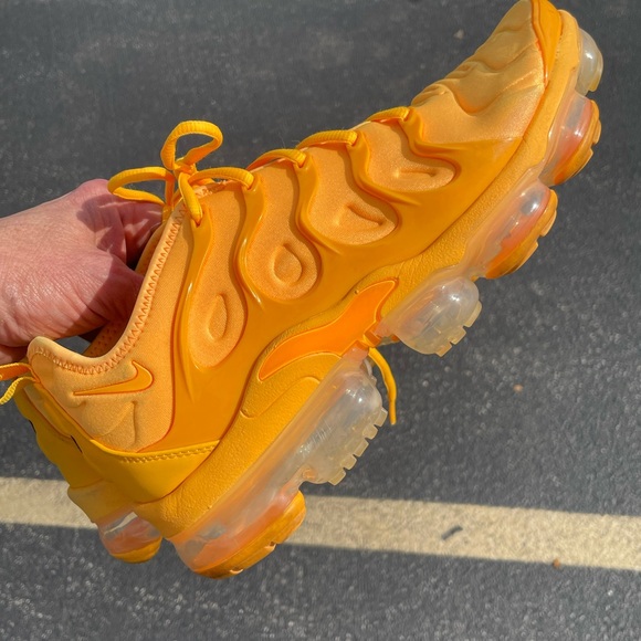 Nike Air Vapormax Plus Laser Orange [CW7011-800] Womens Size 11 - Picture 6 of 8